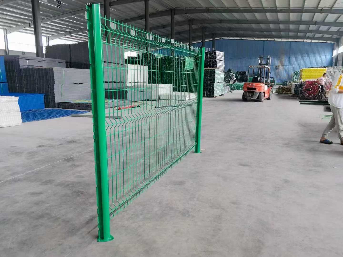 桃型柱三折弯护栏网